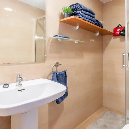 Queen アパート ベニドルム